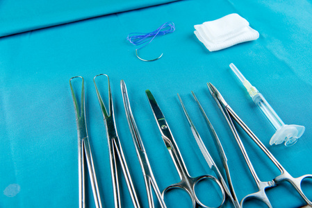 医疗美学融合 外科手术器械与美容化妆品的协同技术创新